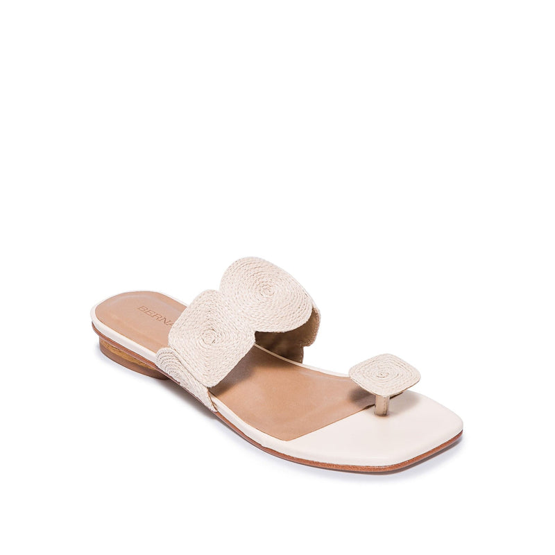 White Women Bernardo Palermo Raffia Flat Sandals | BMD8851WF